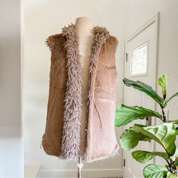 Faux Fur Vest (Reversible) - Picture 3 of 12